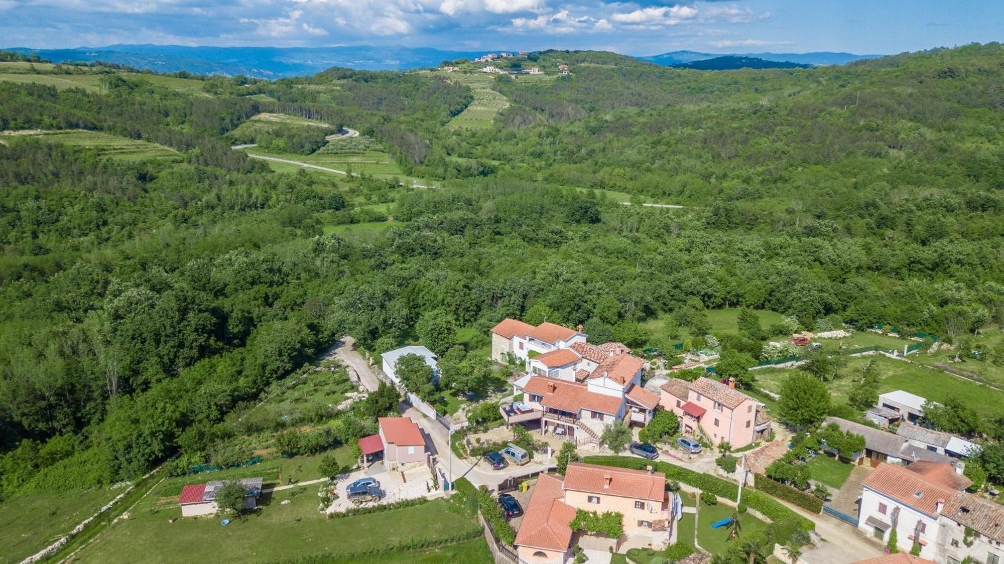 Villa Michelle Karojba Exterior photo
