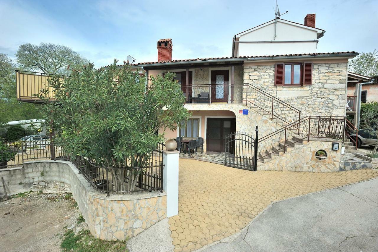 Villa Michelle Karojba Exterior photo