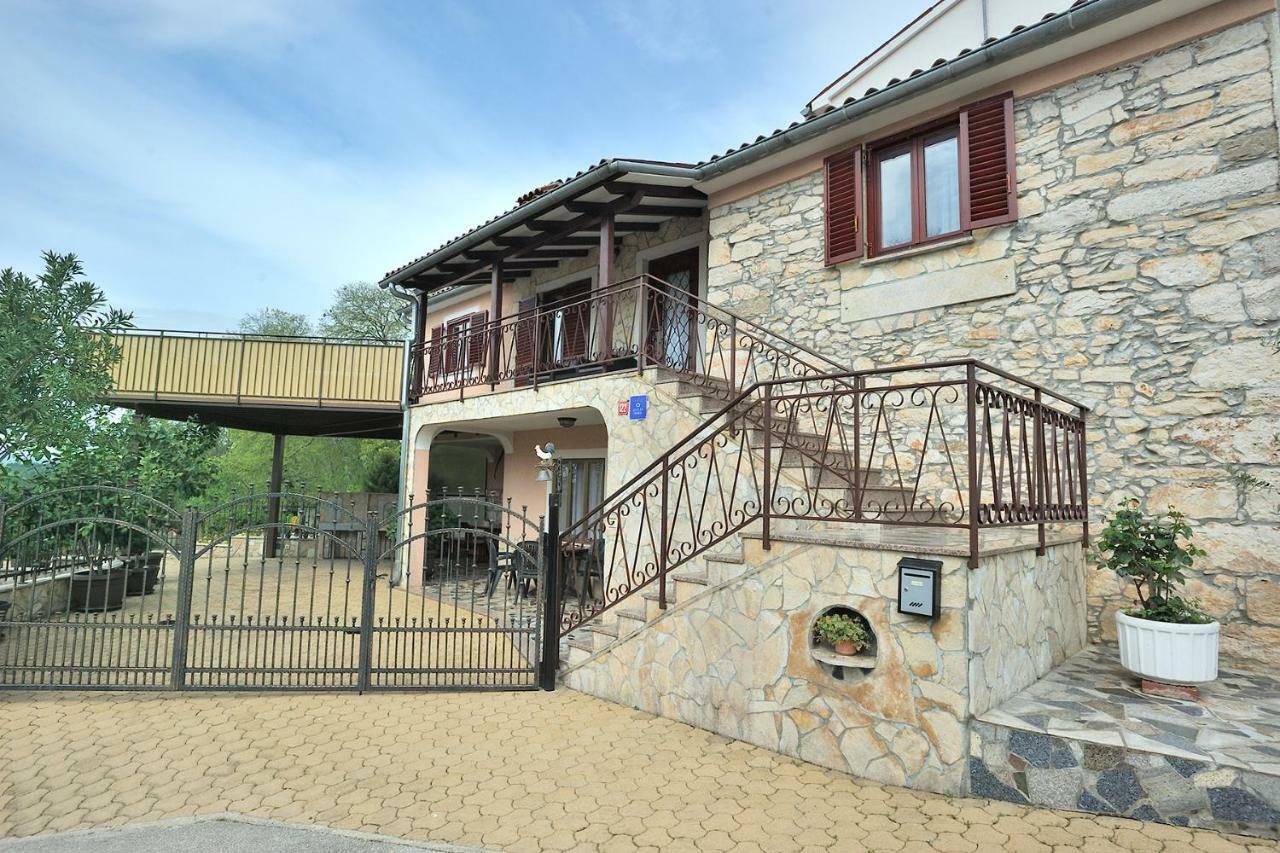 Villa Michelle Karojba Exterior photo
