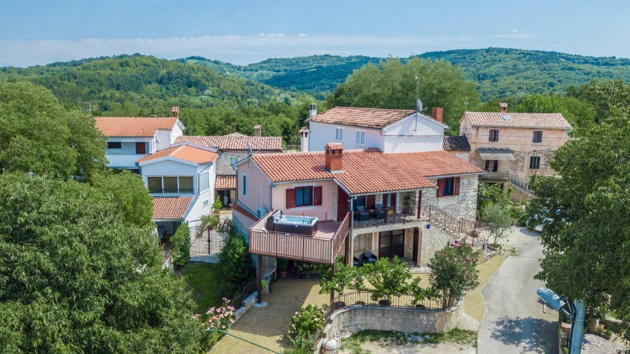 Villa Michelle Karojba Exterior photo